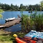 Willow Suite - Lakeside Retreat